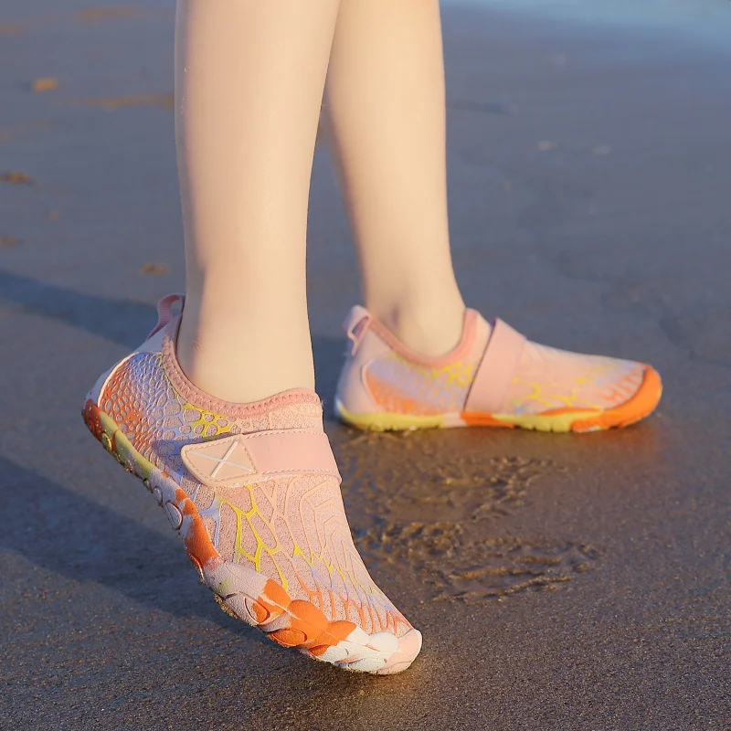 Sapatos de praia antiderrapantes e respiráveis macios para crianças, sapatos de água infantis, sapatos descalços ao ar livre, com gancho e laço, meninos e meninas, verão, tamanho 28-36