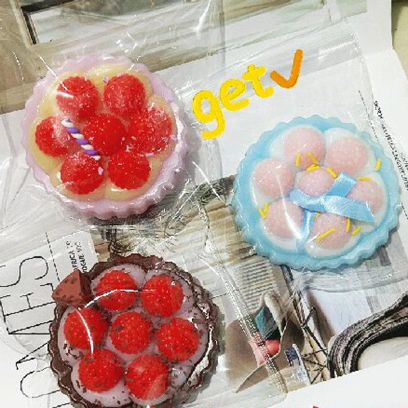 ของเล่นบีบรูปผลราสเบอร์รี่น่ารัก 1 ชิ้น สำหรับเด็กและผู้ใหญ่ ของเล่นบีบเนื้อนุ่ม บีบแล้วคืนรูปช้าๆ ของเล่นบีบคลายเครียด