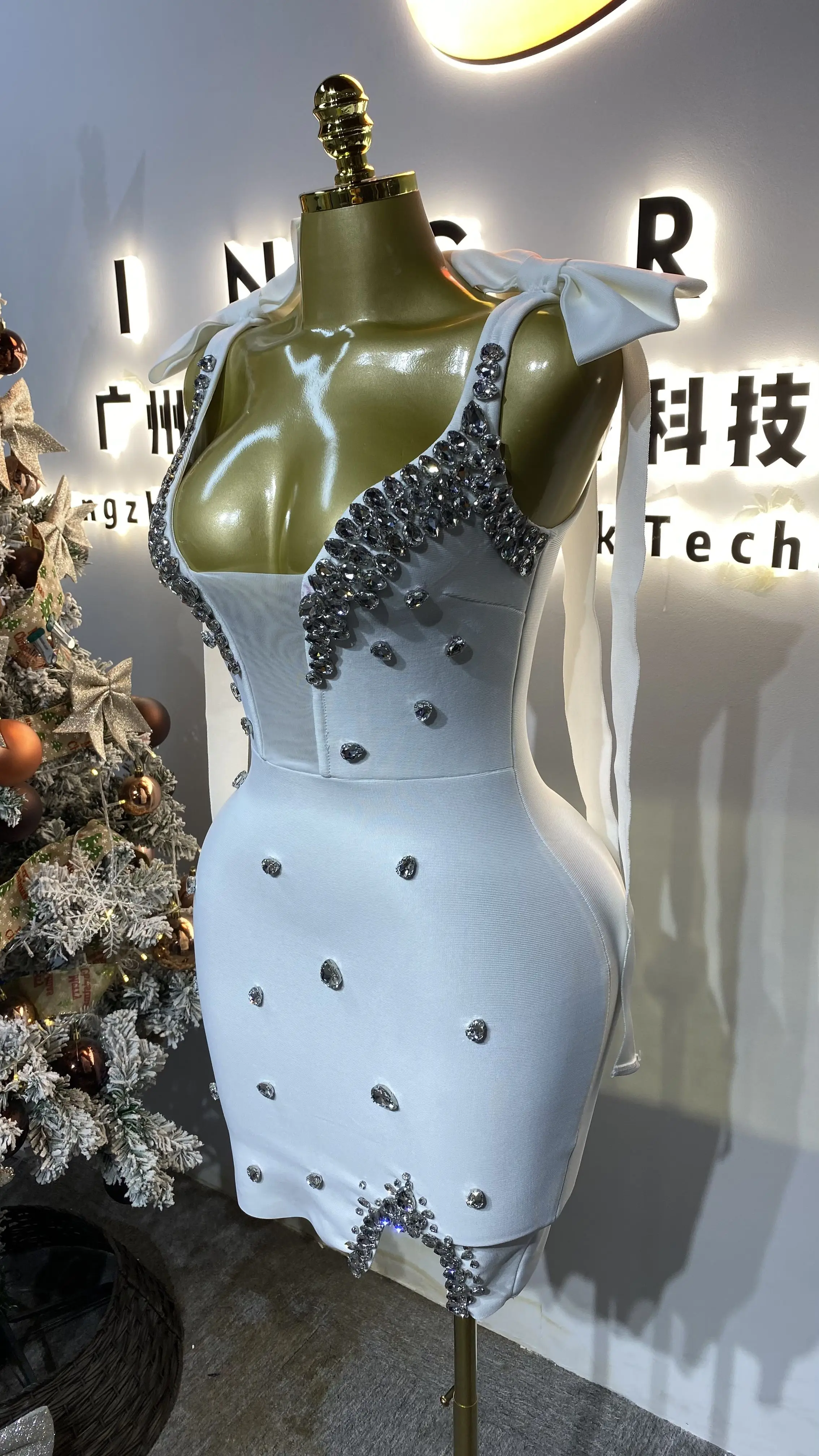 Off-shoulder pearl mini dress, slim-fit dress, 3D floral luxury dress, elegant for women.-GZXX425