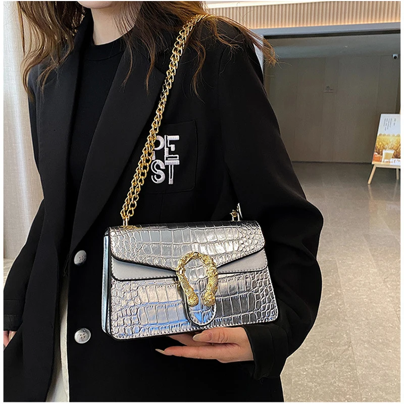 Designer Chain Shoulder Messenger Small Square Bag Double Compartment Clamshell Women\'S Bag 2023 Glossy Fashion Crossbody Bag