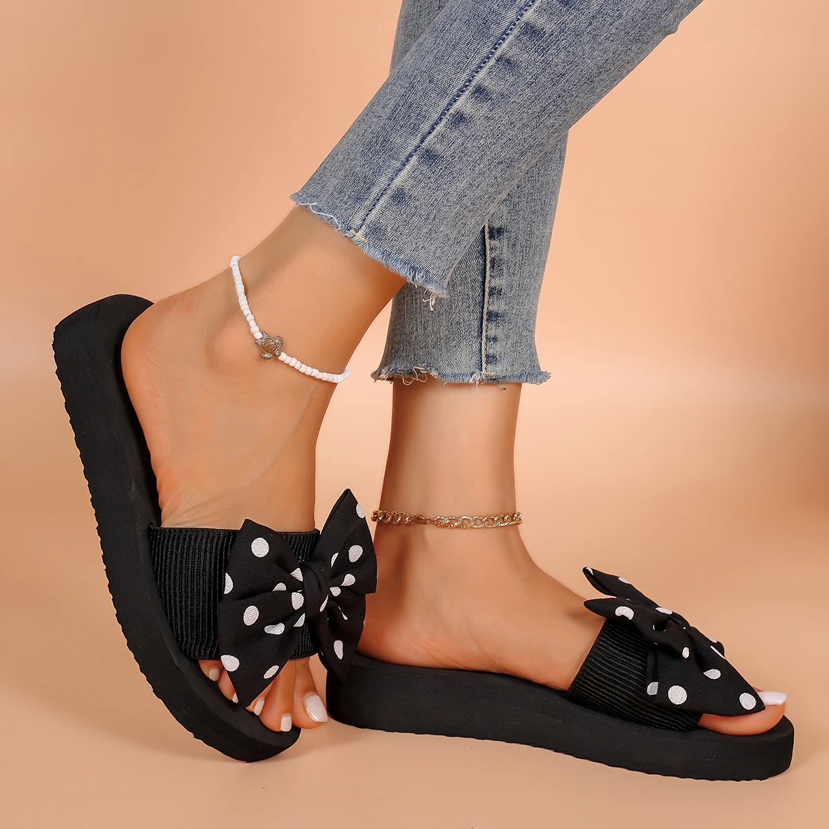 3 cm Absatzhöhe, elegante Sandalen mit Polka-Dot-Schleife, schlichtes, schwarzes Design, zum einfachen Anziehen, für Damen. – Detail 3