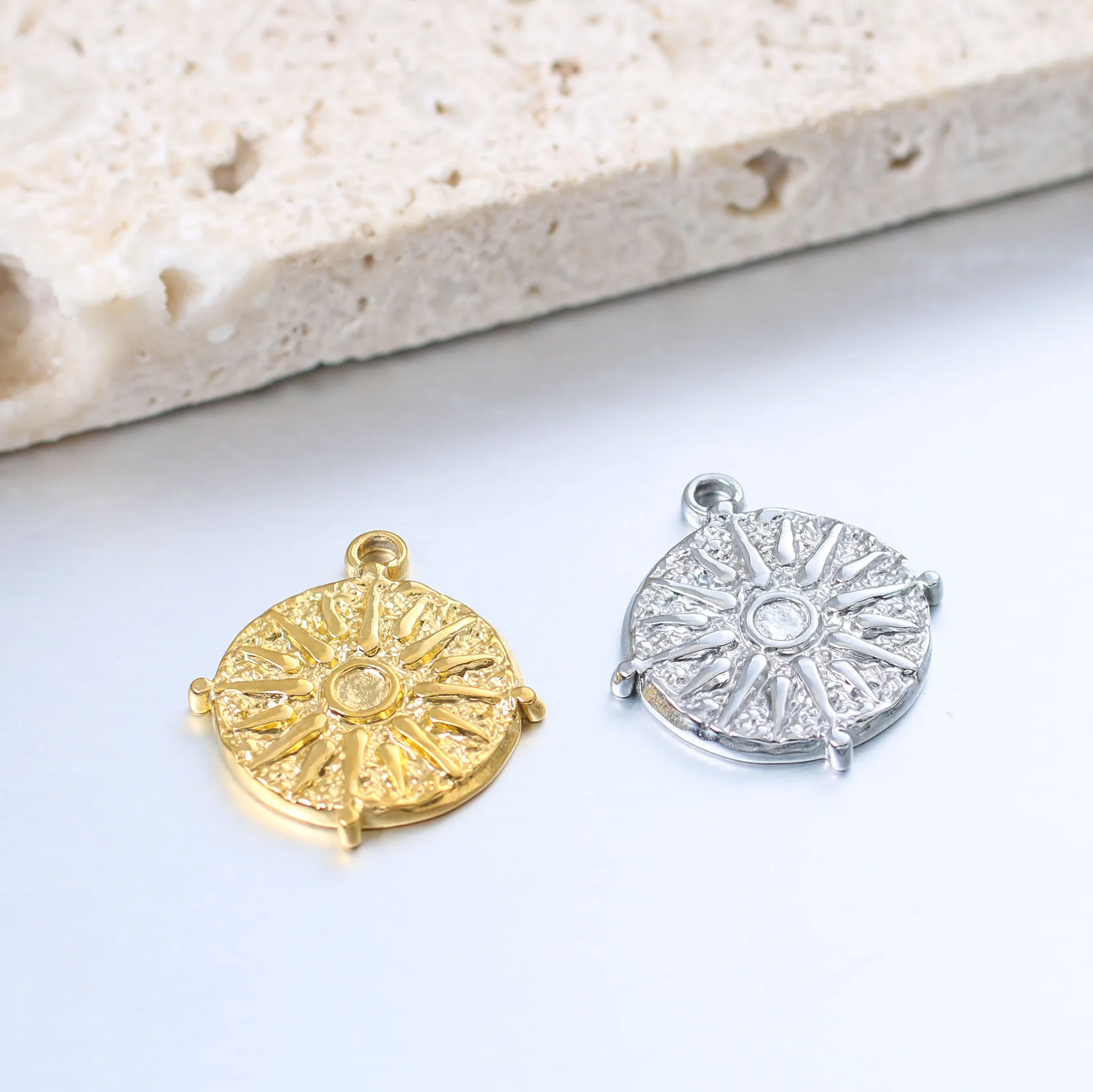 3pcs Stainless Steel 18K Gold PVD Plated Round Casting Accessories Sun Charm For DIY Necklace Earrings Pendant Jewelry Supplies