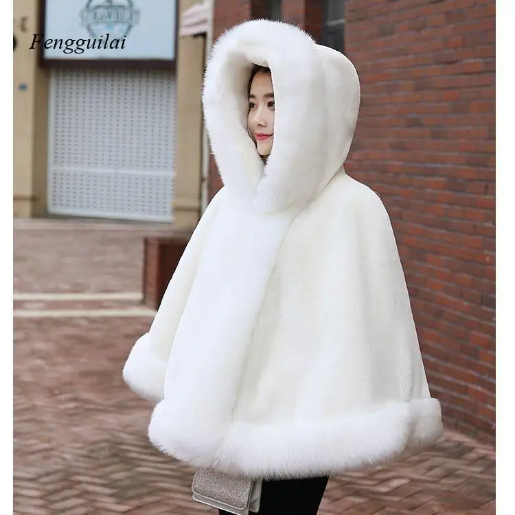 

Новая женская зимняя куртка-ветровка из искусственного меха с капюшоном, короткая, в стиле накидки, из искусственного меха лисы, утепленная, для женщин