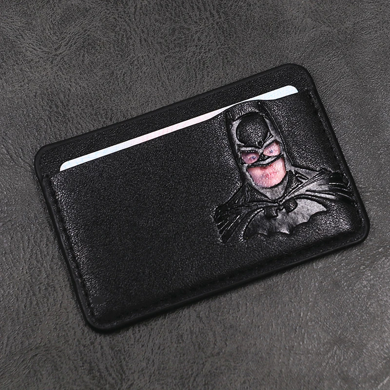 Porte carte Batman visage yeux une solution stylée et fonctionnelle pour les fans du Chevalier Noir
