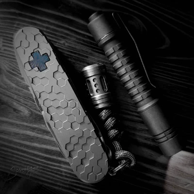 Pure Titanium Three-In-One Anti-Loss Pendant｜Outdoor Hidden Storage Buckle｜Multi-Functional Threaded Sealing Hanger