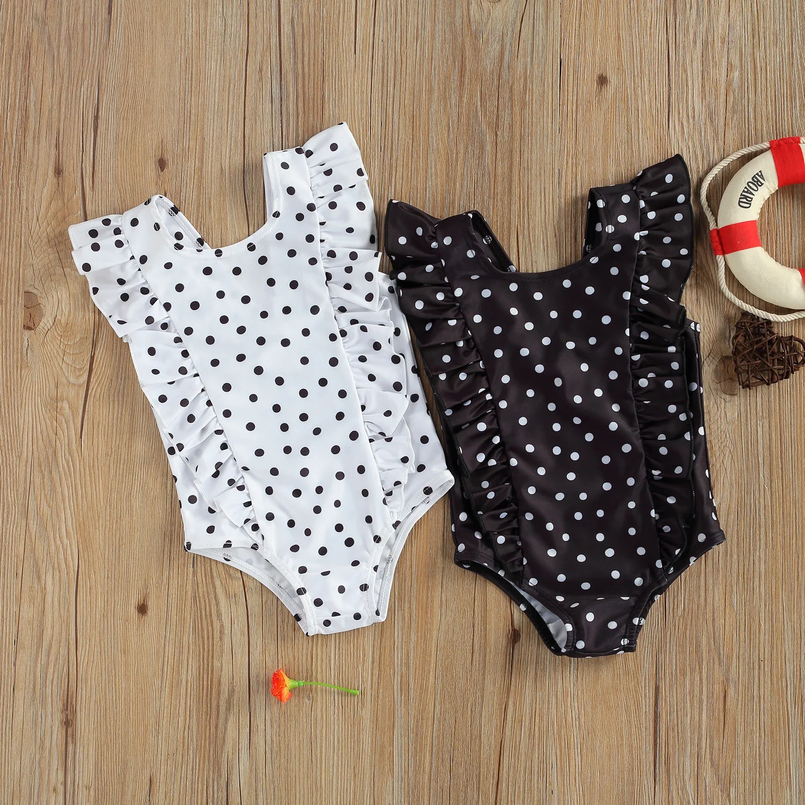 Breathable Little Girls Swimsuit Summer Children Fashionable Black/White Wave Point Sleeveless Swimwear for Vacation