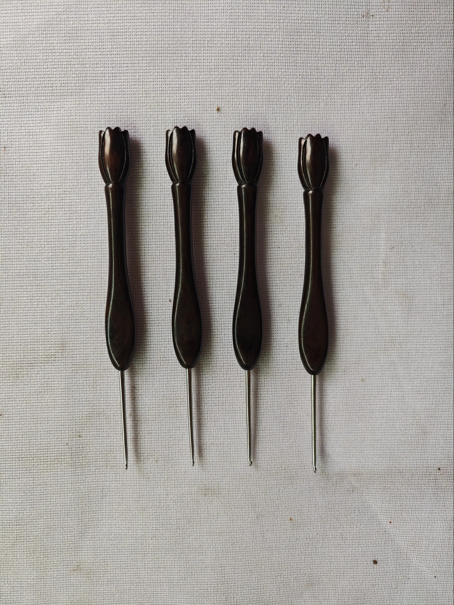 Häkelnadel aus Edelstahl mit handpoliertem Holzgriff aus Ebenholz-Tulpenholz, DIY-Häkelwerkzeug – Detail 1