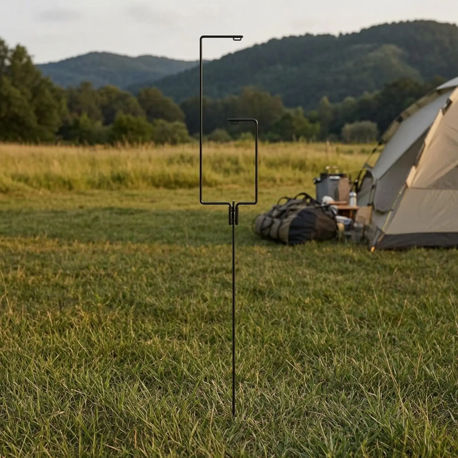 Portable Camping Lantern Pole Iron Hanging Stand Outdoor Lamp Holder Detachable Ground Stake for Picnic Cooking Light Support