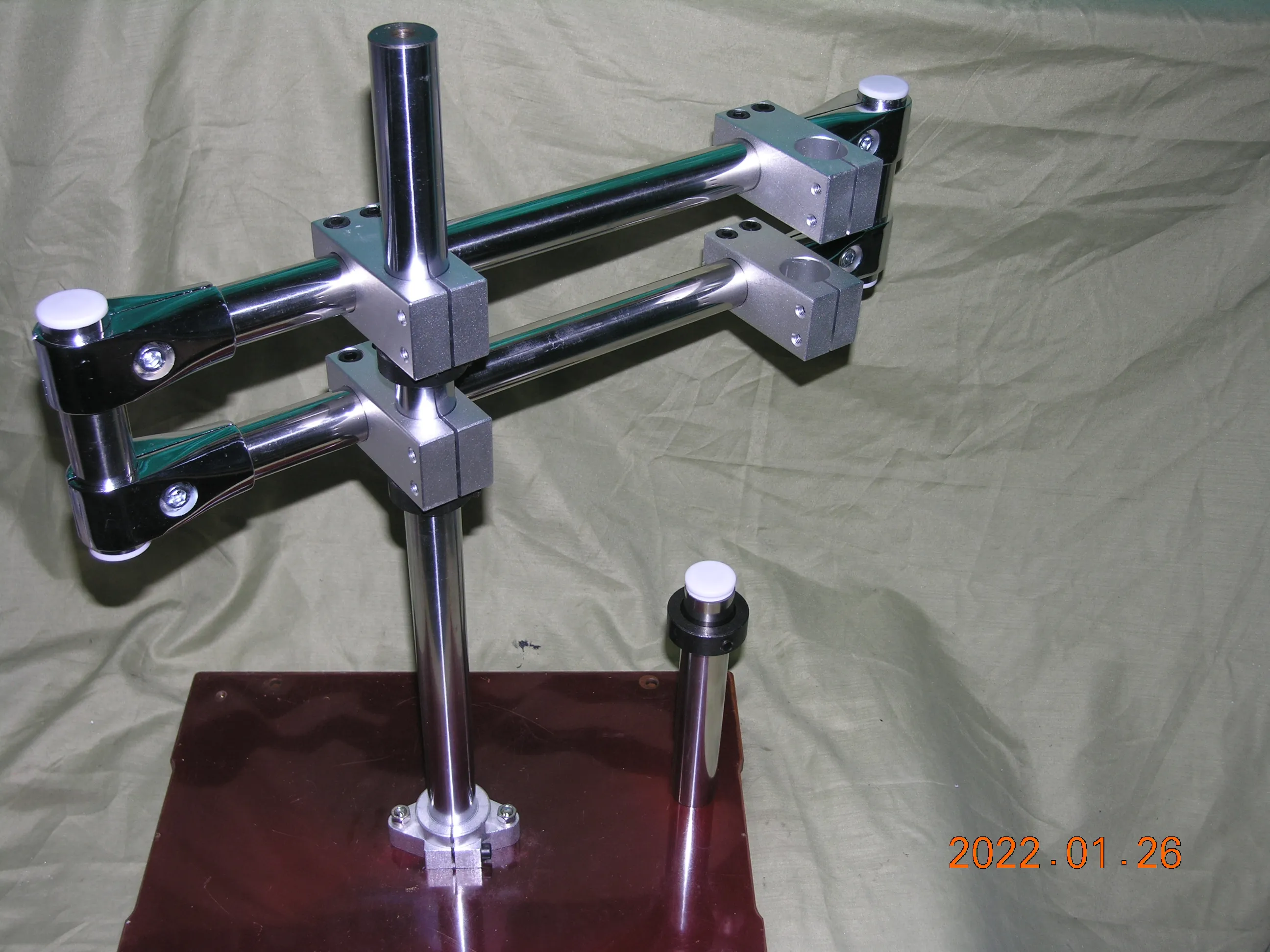 Double crossbar microscope gimbal mount for Zeiss microscopes