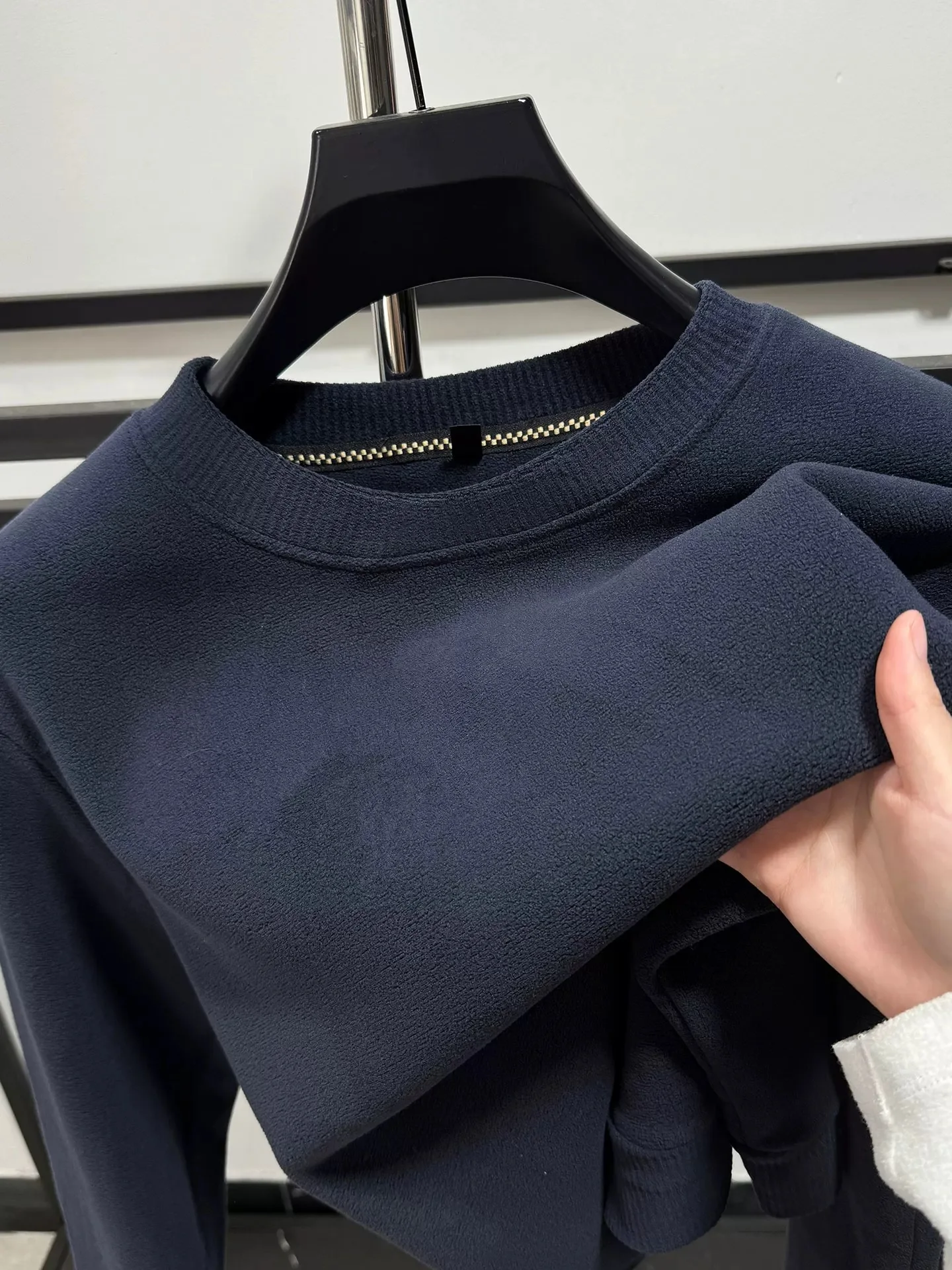 High-End-Samt warmer Rundhalspullover Herren Winter neue Mode einfache einfarbige koreanische Jugend bequemer Sportpullover