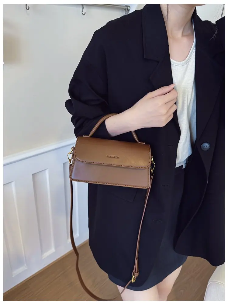 

Women's Handbag Made Of Zinnia-Patterned Leather Boasting High-End Belgium Commuter Lasting Spacious Style