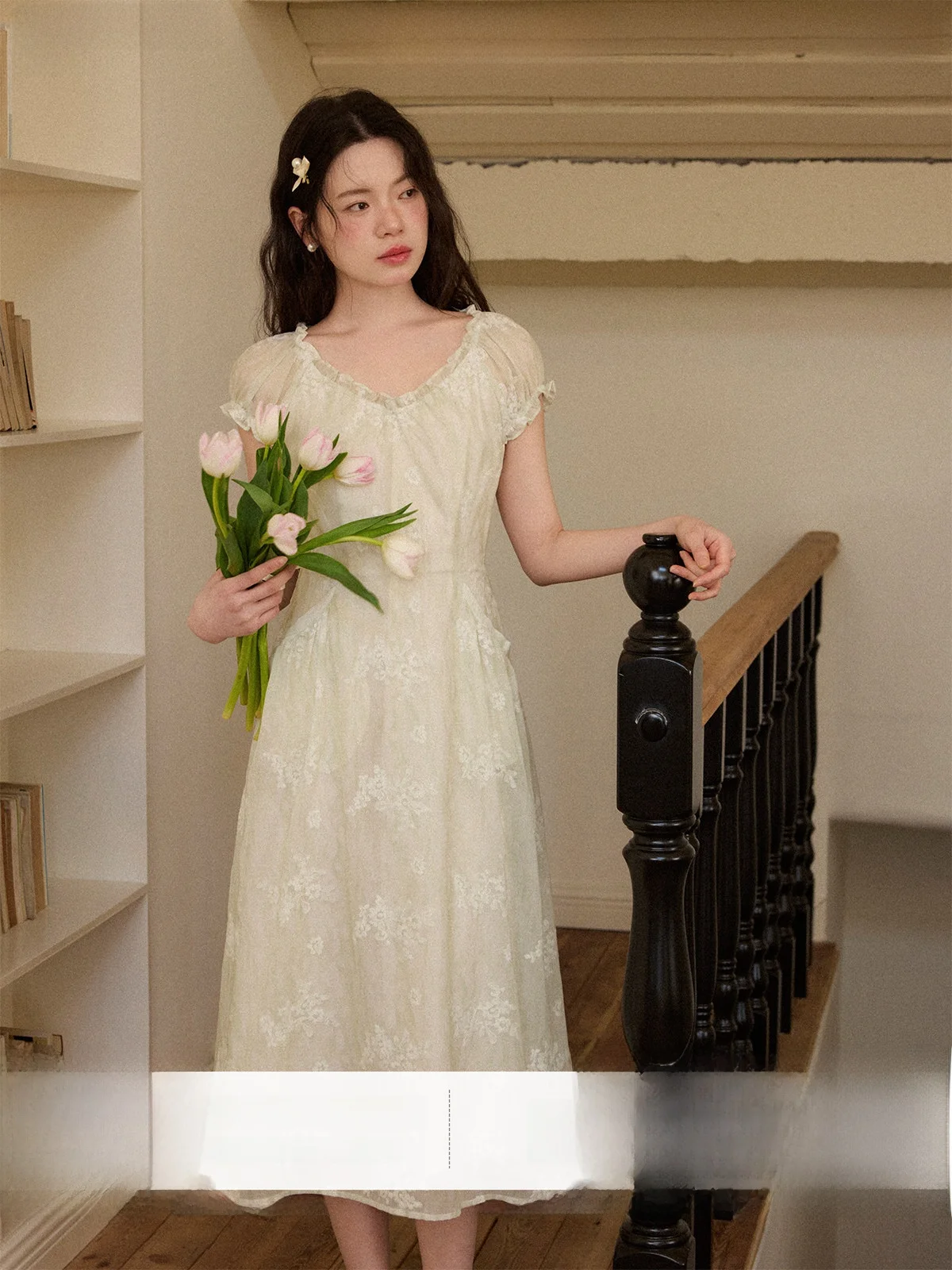 

Retro Feel Embroidered Bubble Sleeve round Neck Dress Women's Vintage Draped Layered Style Floral Squirrel Miss Moonlight Rose