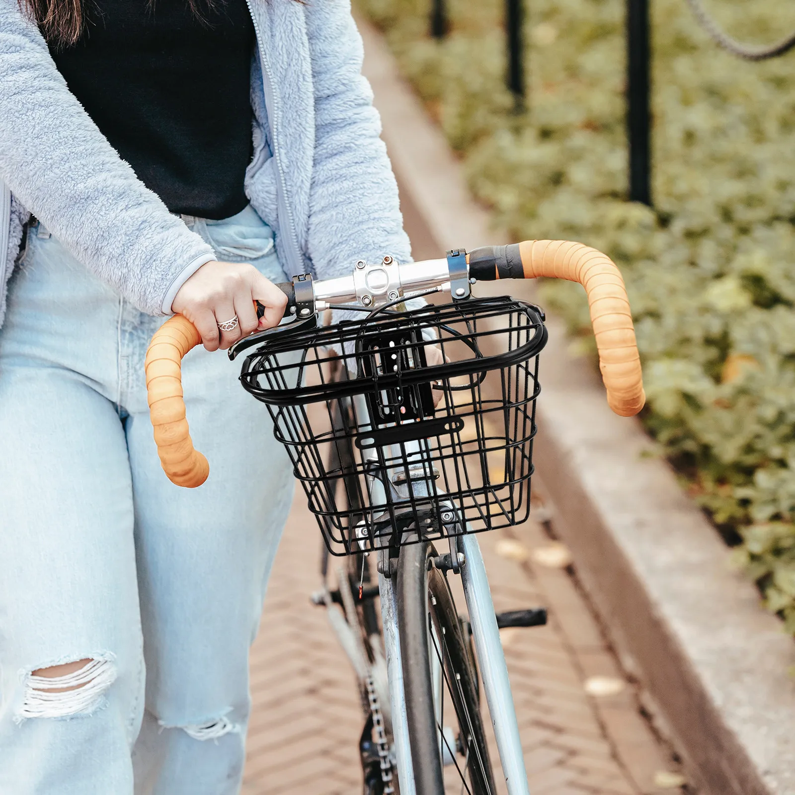 

1Pcs Steel Wire Bike Basket Stainless Steel Corrosion Proof Large Storage Basket for Electric Vehicle Bicycle Accessory Storage