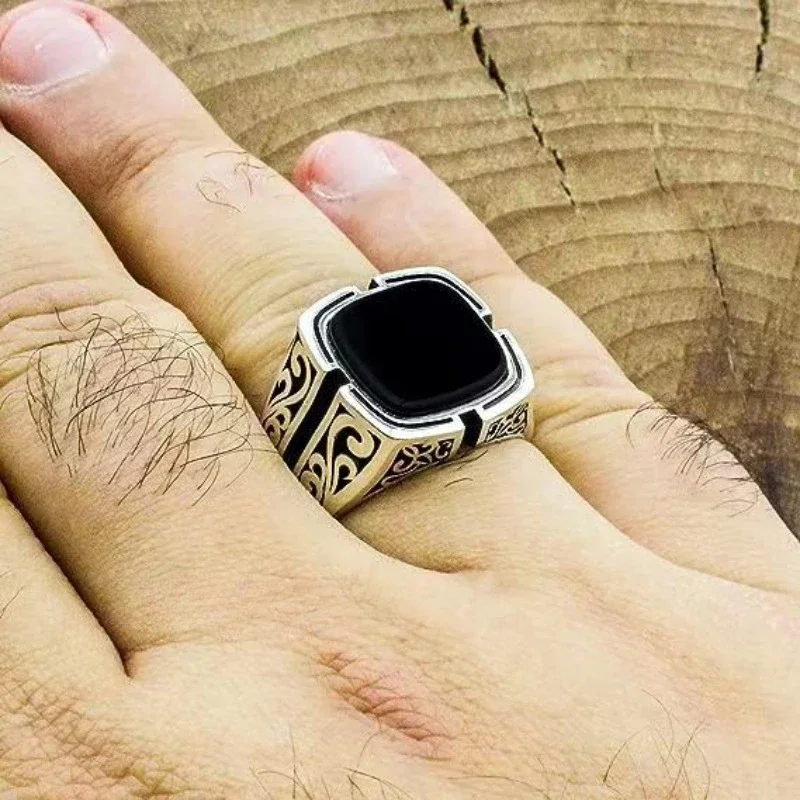 

European and American British Fashion Black Gemstone Hollow Pattern Ring For Men's Accessories in Hip-Hop Street Photography