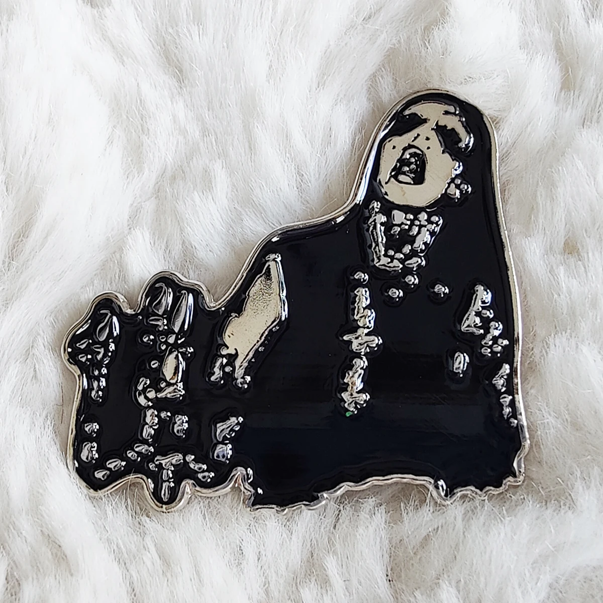 Fashion Band Rock Nand DARKTHRONE Brooches Badges Metal Enamel Lapel Pins Brooches Jewelry Accessories