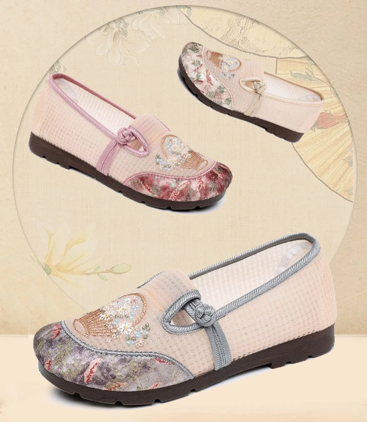 Damen-Slipper mit Blumenstickerei, flache Schuhe aus Mesh, chinesischer Stil, dekorativer Knoten, atmungsaktiv, leicht, rutschfest, Mutter-Slipper. – Detail 1