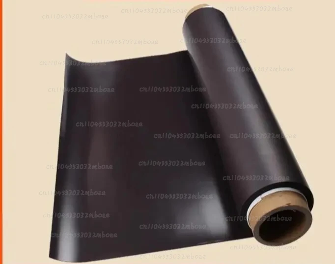 

Большая магнитная пластина из мягкой резины с постоянными магнитами 40*200*0.07см