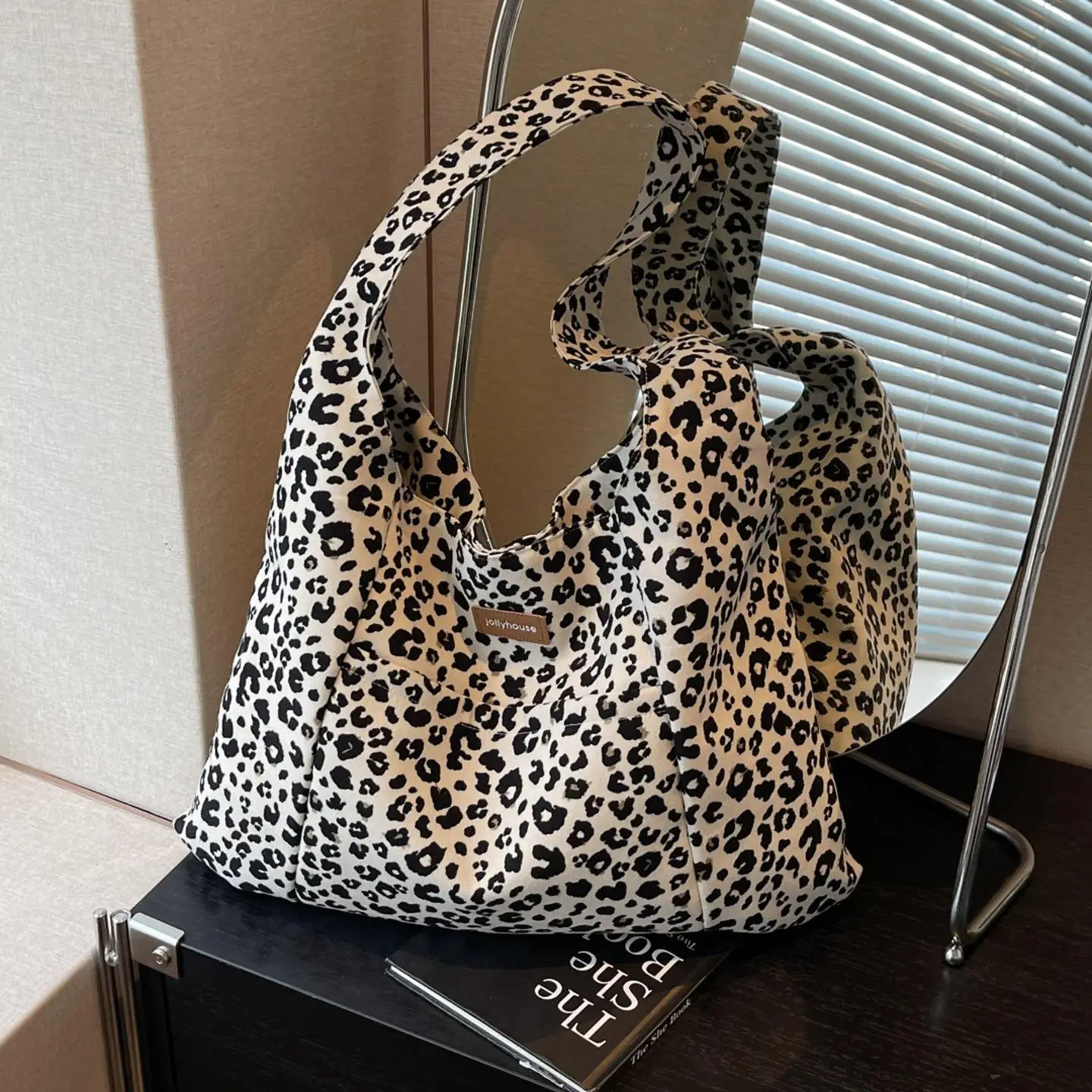 

Большая вместительная холщовая сумка-тоут для женщин, повседневная городская сумка через плечо, модная сумка с леопардовым принтом из мягкого нейлона для ежедневного использования