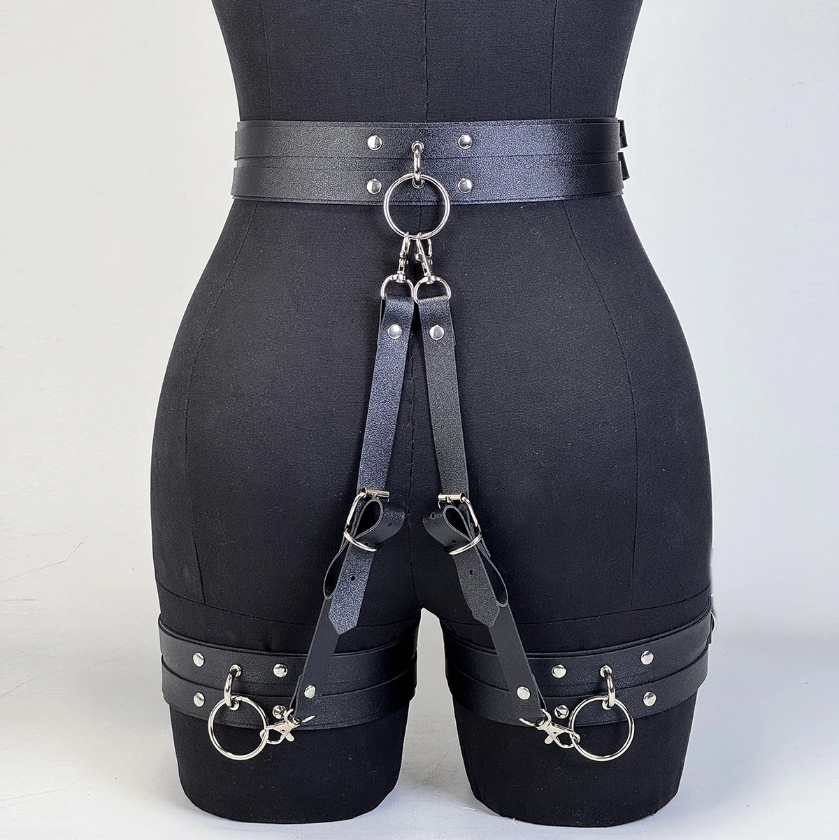 Arnés de moda para mujer, arnés de pierna de cuero Pu, decoración ajustable con tachuelas, liguero para muslo, arnés gótico, cinturón de Bondage