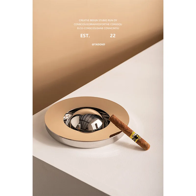 Stainless steel creative household ashtray, light luxury round ashtray, trend flying saucer shape silver-plated ashtray