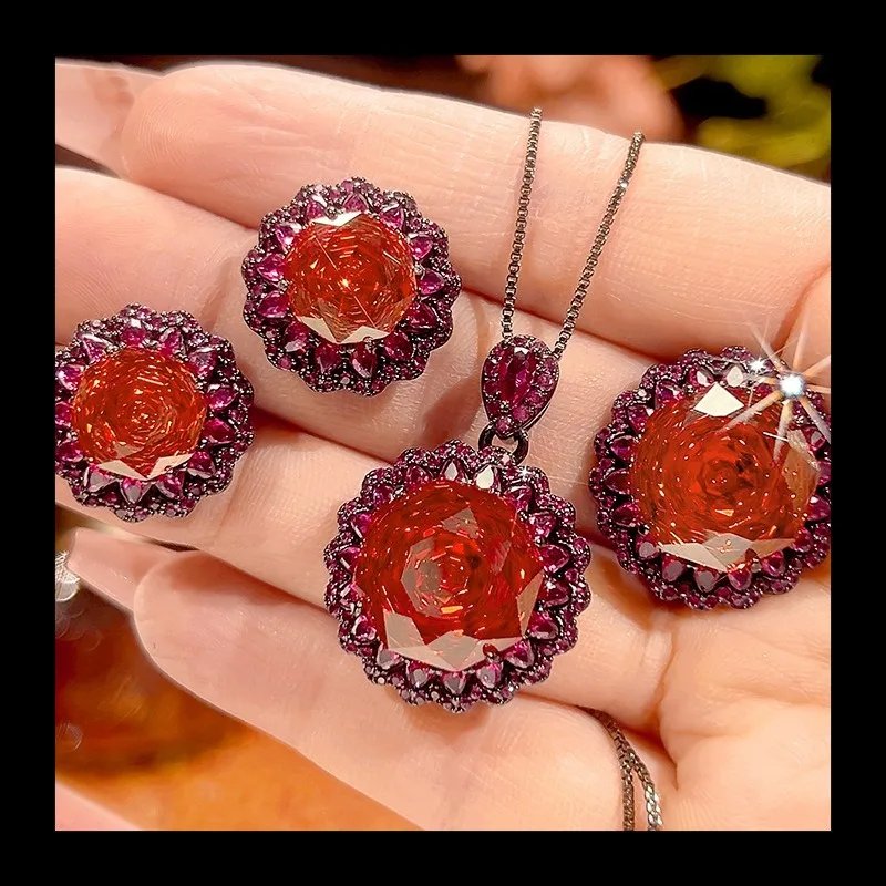 

Autumn and Winter New Zhuang Shengsheng Jewelry Copper Bottom Gold-plated Simulation Orange Red Zirconium High-end Black
