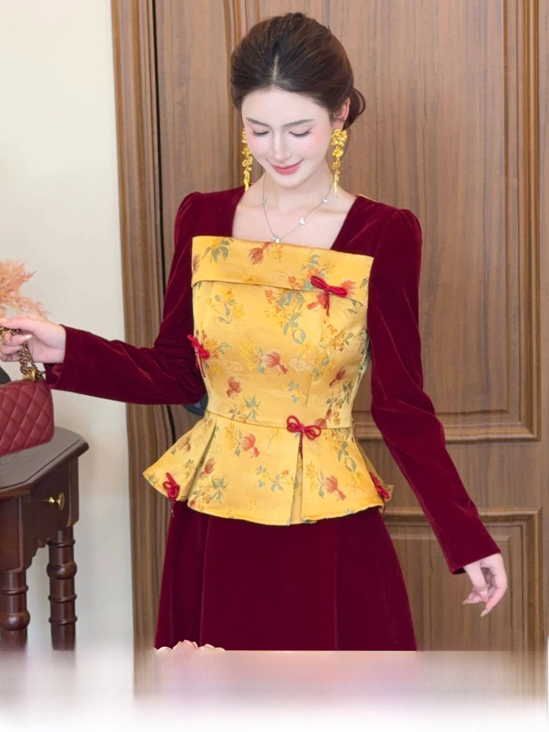 

New Chinese Sle Velvet Dr LiLi Jinqi Add Happin Red And Gold Embroidery Square Collar High Waist Long Sve Spring D...