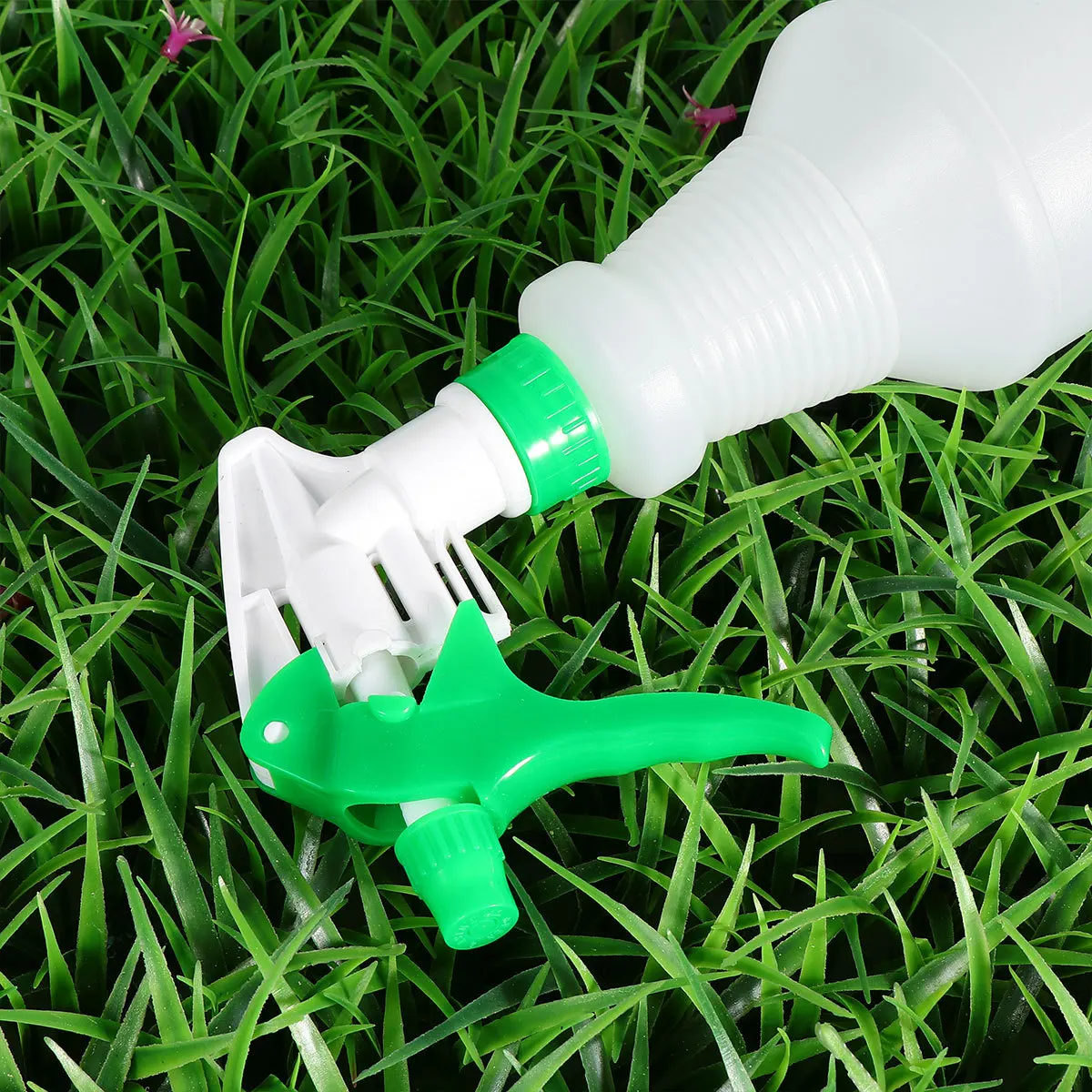 

2Pcs Plastic Spray Bottle Leakproof Small Sprayer Lightweight Easy Press for Hair Plants Watering Can Refillable Nozzle Random