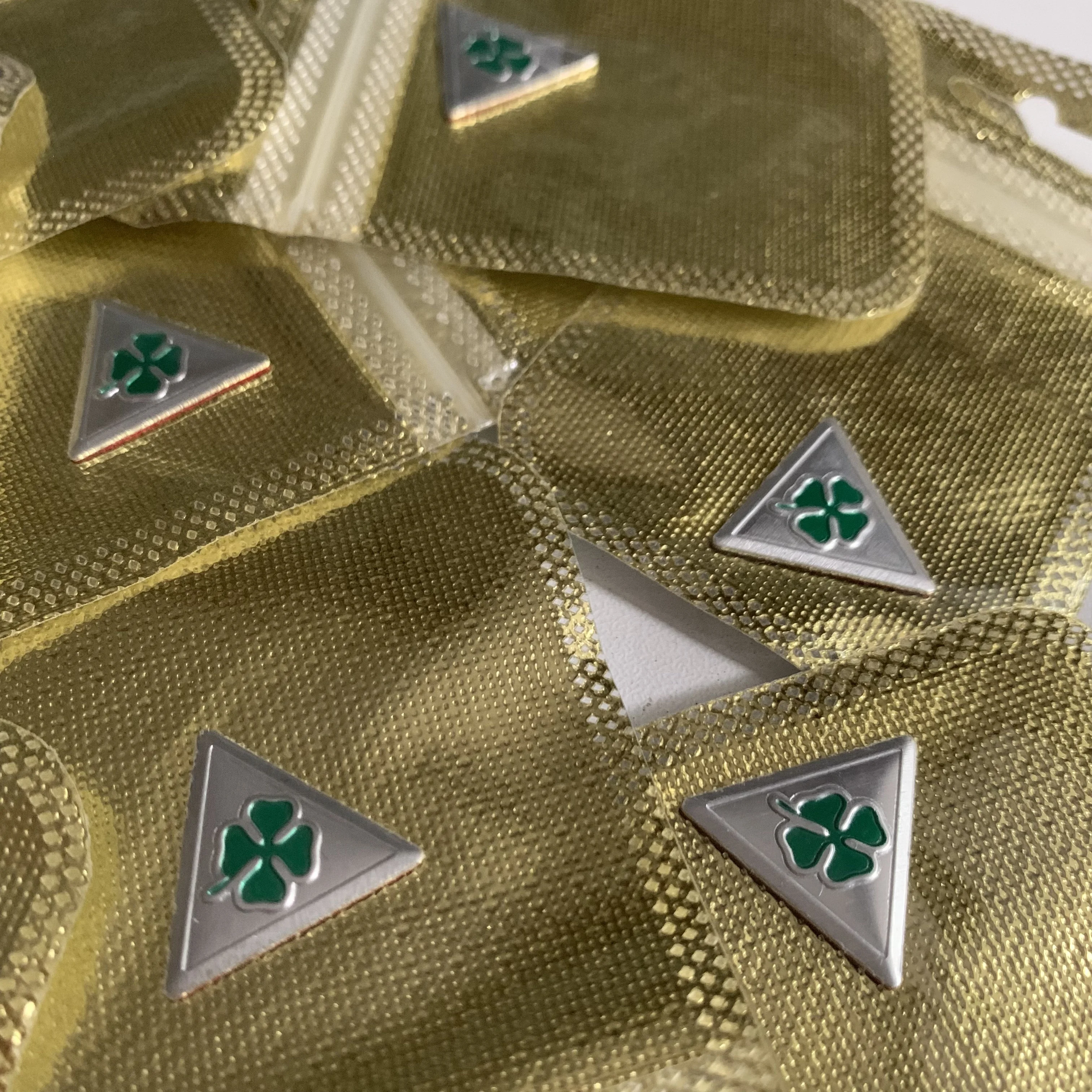 

20x18mm Steering wheel quatrefoil green delta Car Side Fender Emblem Rear Tail Trunk Badge Sticker Decal Styling Car accessories