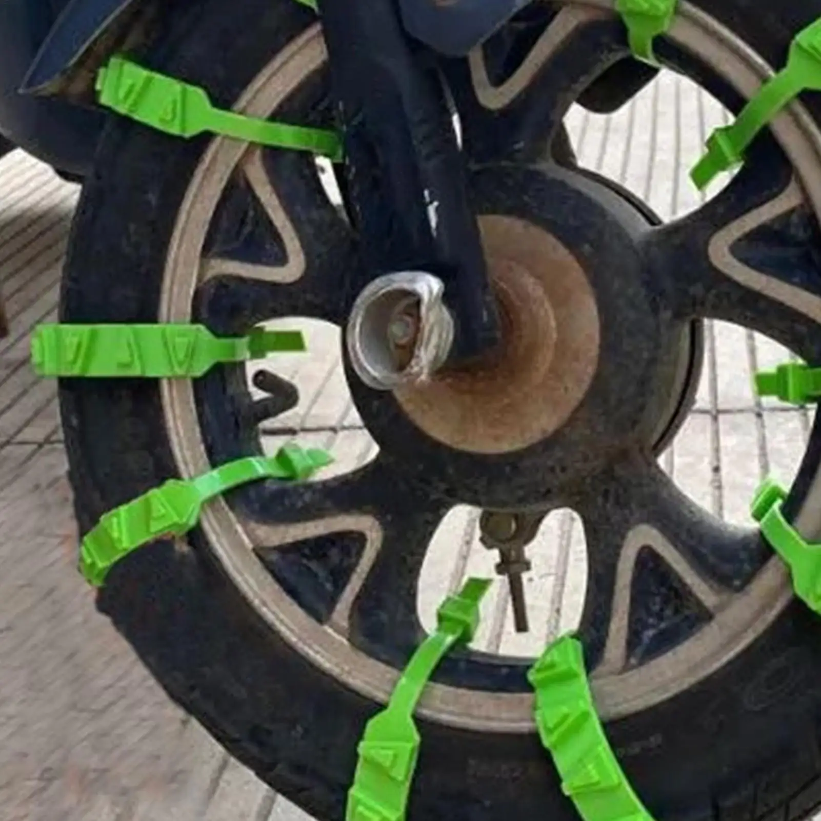 Anti-Skid Snow Chains 10Pcs/set Anti-Slip Mud Land Traction Chains Motorcycle Tire Chains Winter Tire Straps Security Chain