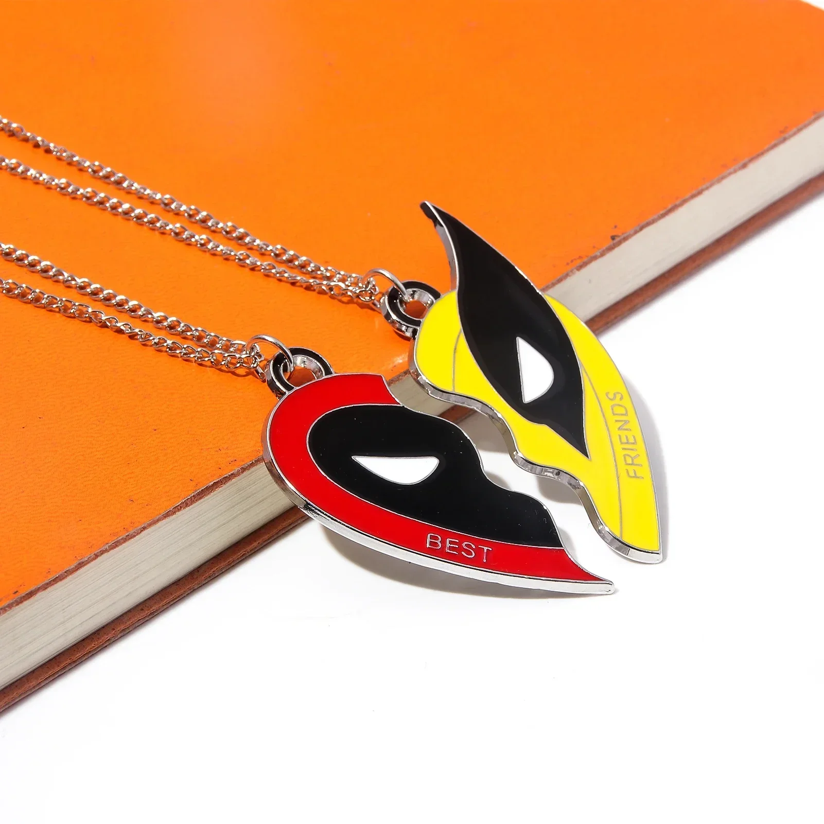 New Marvel Heroes Deadpool 3 Necklace and Wolverine Best Friends Pendant Heart Necklace Cosplay Men Women Bag Jewelry Gifts