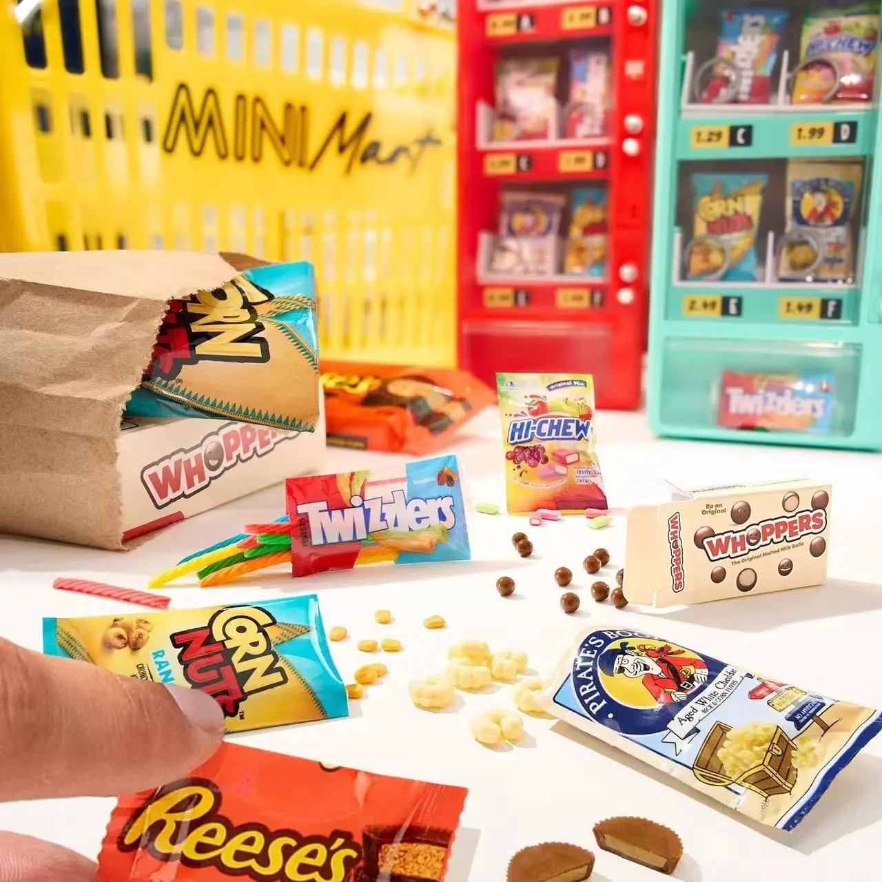 IN STOCK Genuine MGA’s Miniverse Make It Mini Vending Machine Blind Box Mini Snack Display Cabinet Anime Figure Mystery Box Gift