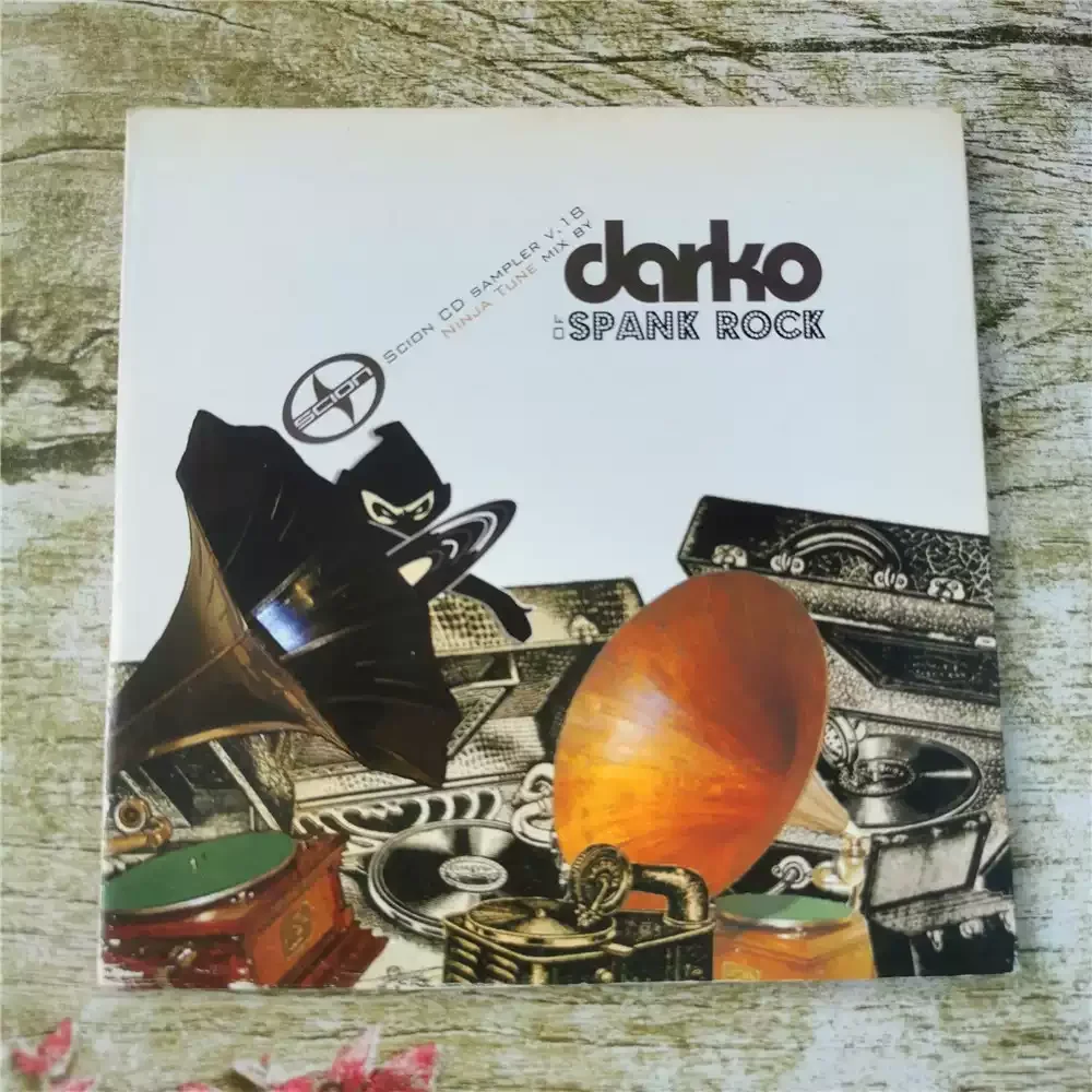 CD DARKO SPANK ROCKBlending Retro Funk Base de Ritmo com Sintetizador Eletrônico Moderno Som O "Club Hip Hop" dos 2000 S"
