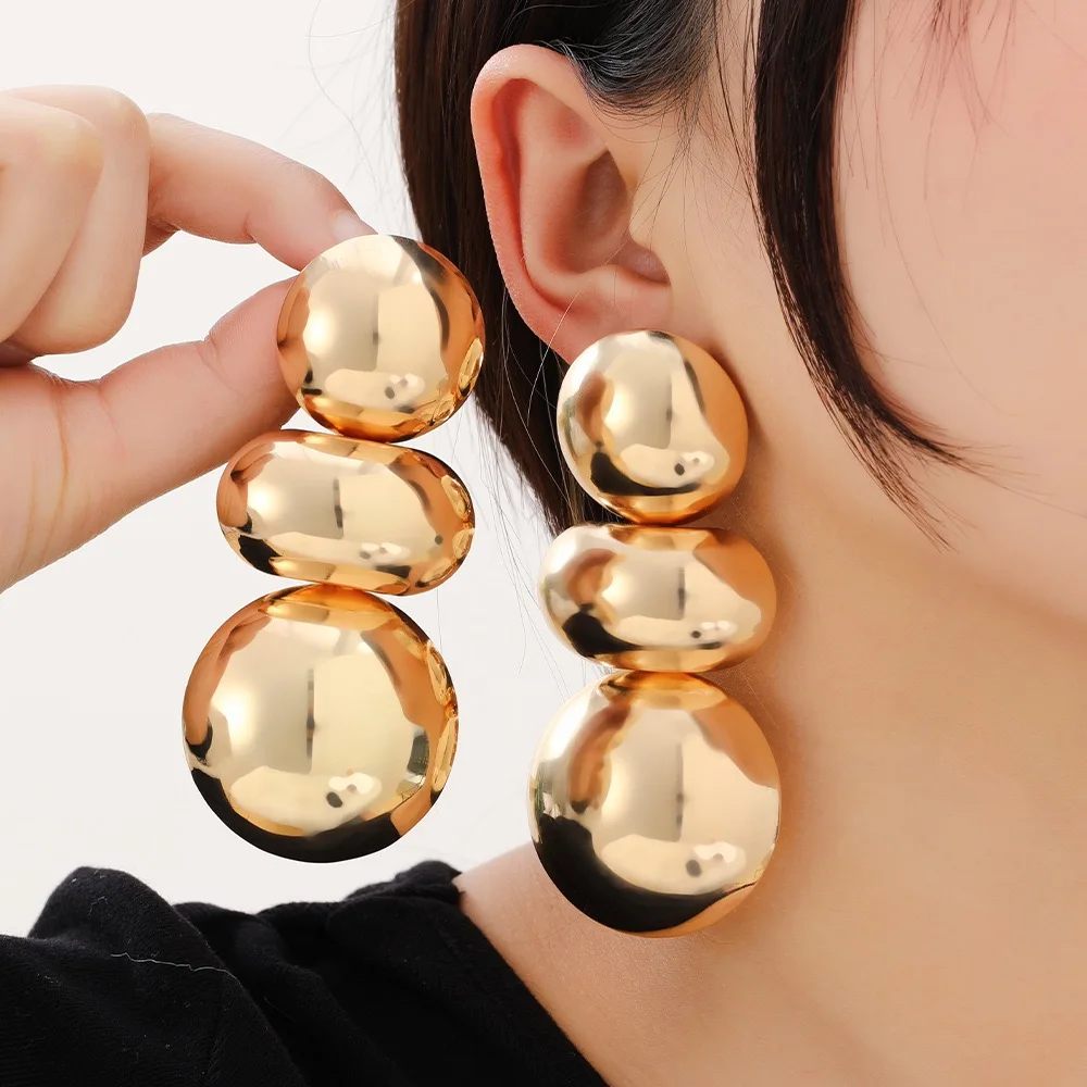 Pendientes geométricos lisos de Metal atmosférico exagerados de Europa y Estados Unidos, accesorios femeninos de temperamento ligero de lujo