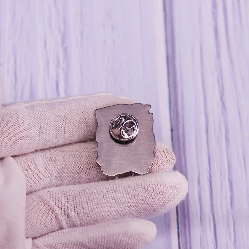 ستة المنبوذات الخطيرة. واحد مستحيل سرقة المينا دبوس ستة من الغربان نادي بروش شارة كتاب عشاق هدية