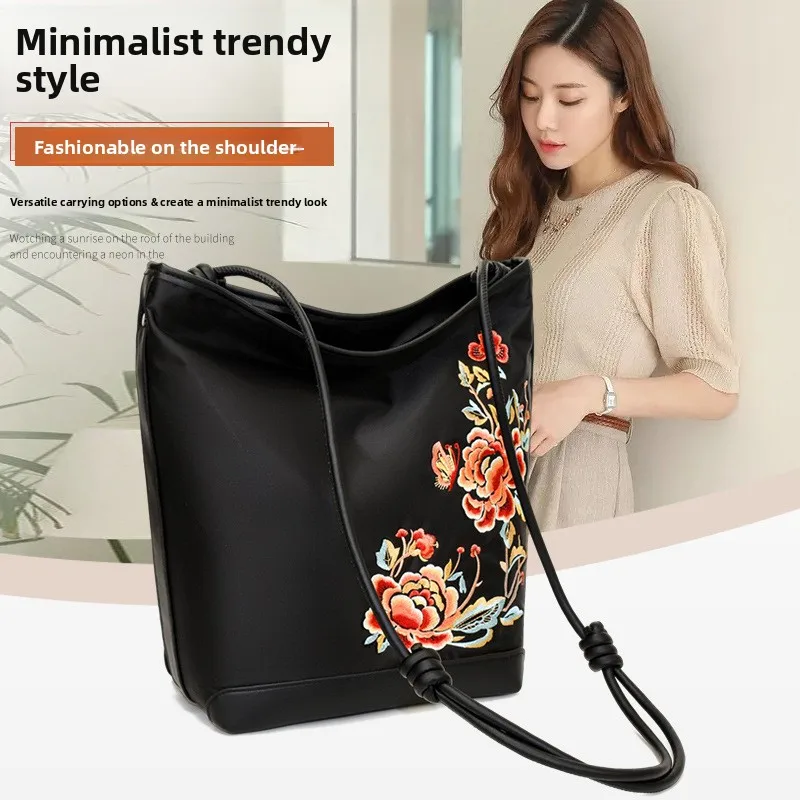 

Retro Embroidered Tote Shoulder Bag Artistic Style Commute Casual Women's Bag Soft Canvas Zipper Closure Daily Use Vertical S...