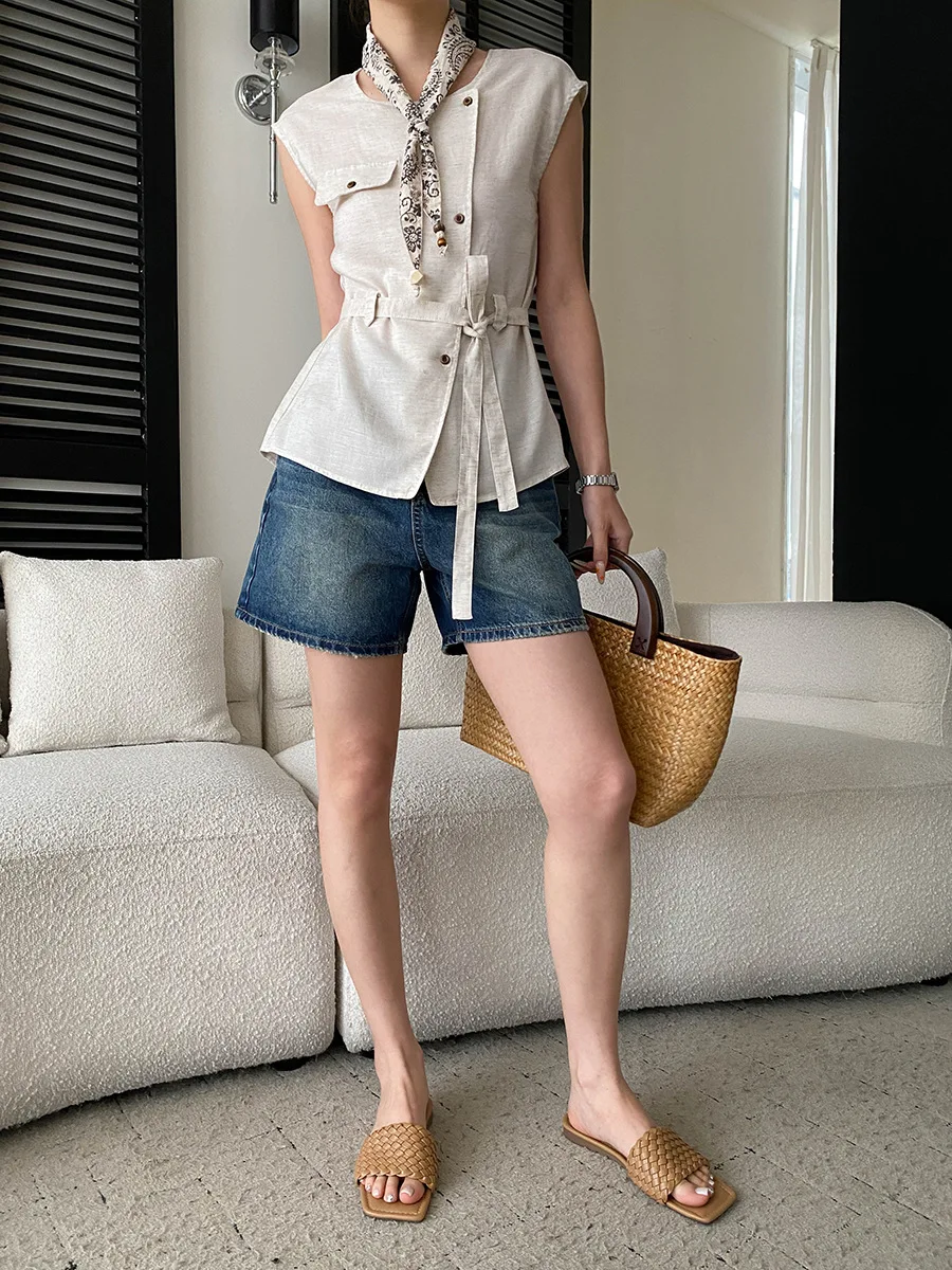 Sommerliche Damen-Shorts aus Baumwoll-Denim in einfarbigem amerikanischem Retro-Stil mit hoher Taille, schlank machendem A-Linien-Schnitt und weitem Bein. – Detail 5