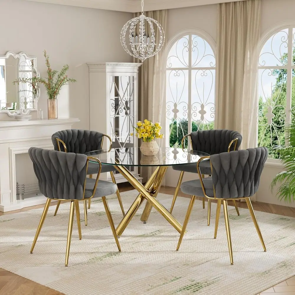 

Круглый стеклянный обеденный стол с 4 серыми бархатными стульями и зоной для завтрака, золотистое основание