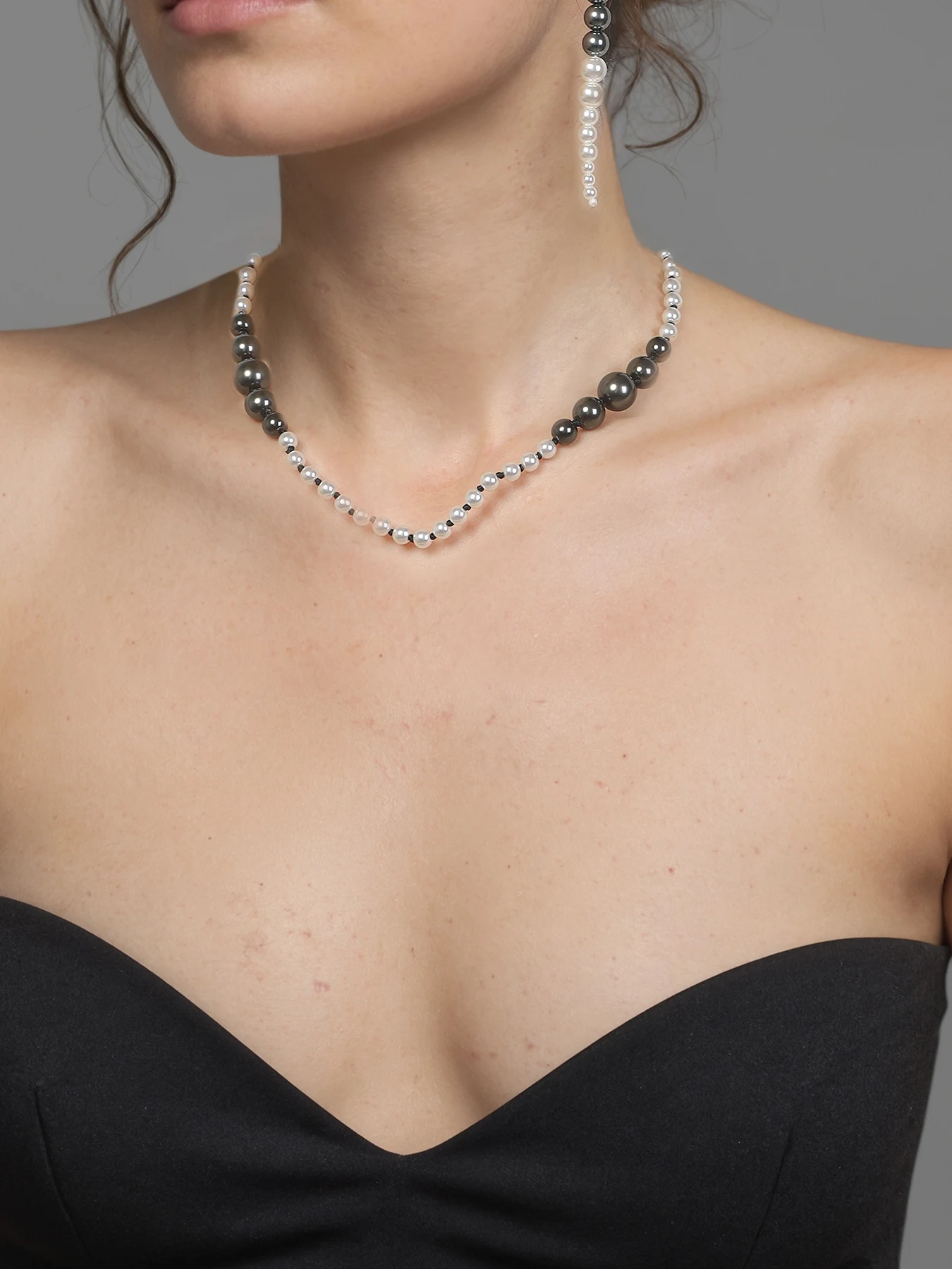 Women Two-Tone Pearl Choker Graduated Black & White Pearls Hand Knotted Statement Necklace