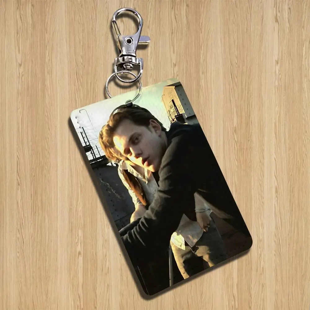 Klassischer Schauspieler Bill Skarsgard Rechteckiges Ausweishülle-Schlüsselband Zugangskarten-Tasche Schlüsselanhänger Leder-Kartenhalter Schlüsselring