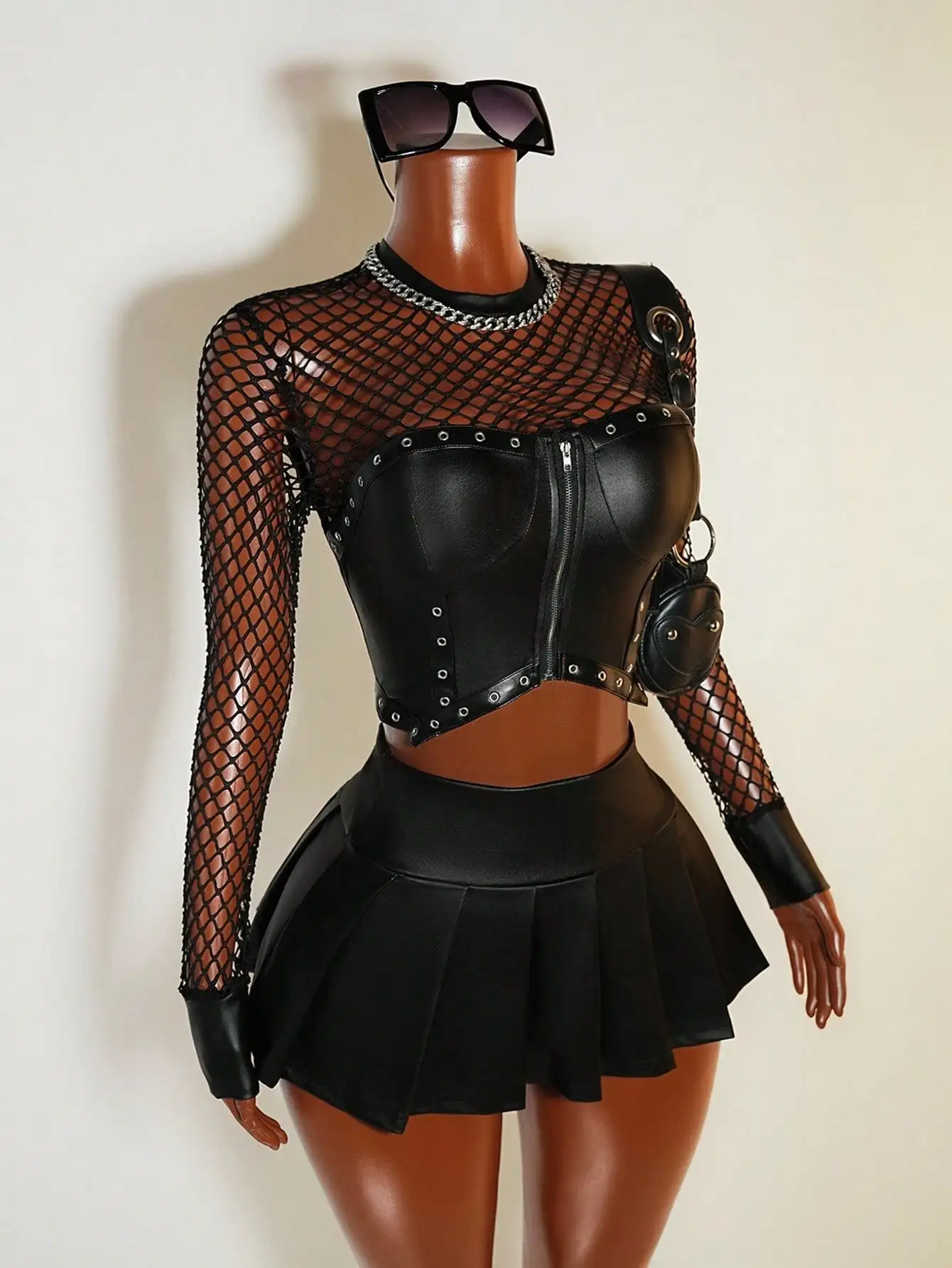 

Сексуальный комплект для женщин: топ в сеточку с длинными рукавами, корсет из искусственной кожи и плиссированная мини-юбка