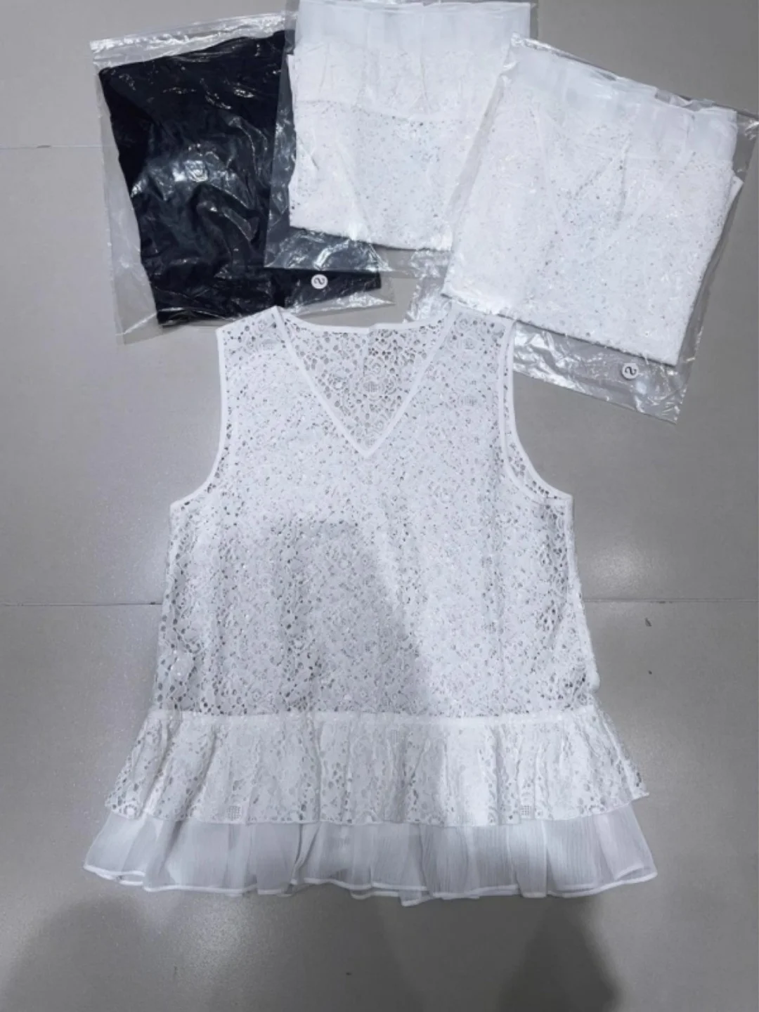 Extra Large 300 Pounds V-Neck Lace Hollow out Sleeveless Women's Tank Top Loose Fit Bordered Slimming Casual Style Summer Top