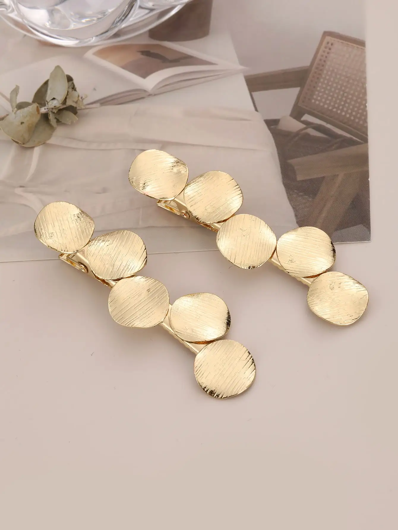 

Set Of 2 Metal Wire Drawing Finish Small Round Hair Clips, Simple And Versatile Side Hair Accessories Casual Claw Clips