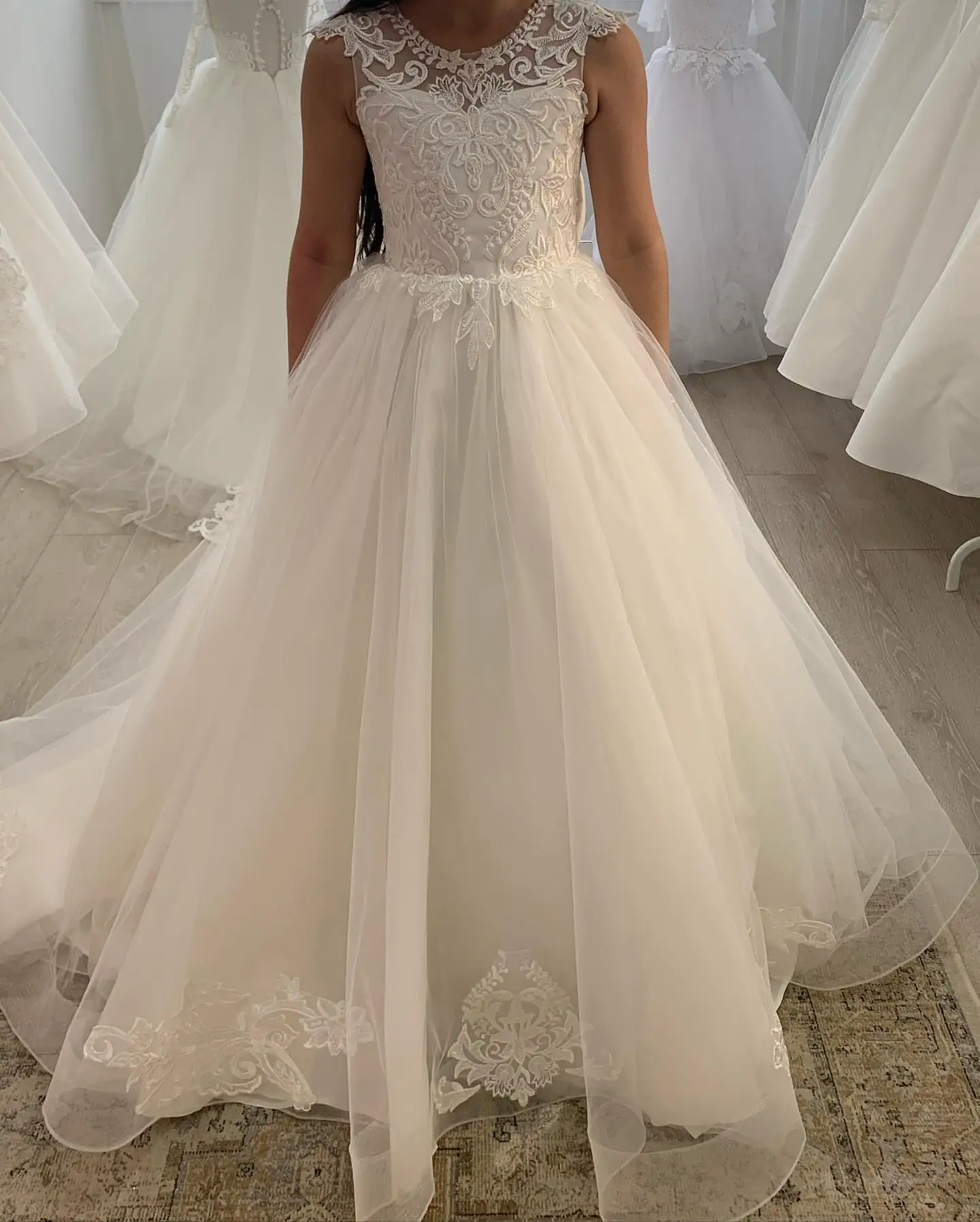 女の子用ホワイト聖体拝領ドレス レースアップリケフラワーガールドレス カントリーウェディング用チュールガールズクリスマスドレス 幼児用