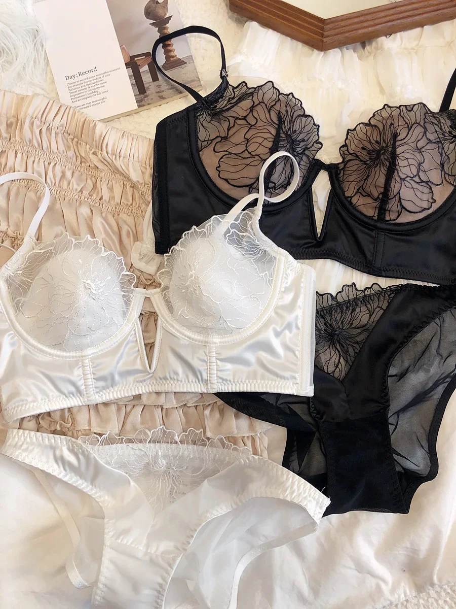 biancheria-intima-con-anello-in-acciaio-morbido-e-sottile-con-coppa-in-pizzo-ricamato-che-raccoglie-seni-grandi-mostrano-una-piccola-copertura-per-il-seno-del-reggiseno-allungato-a-lisca-di-pesce