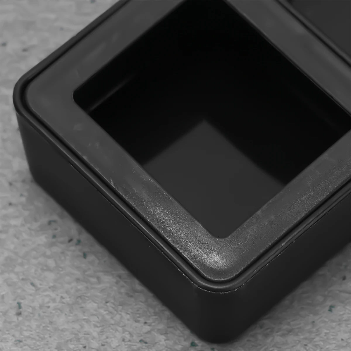 

4pcs Reptile Box Crickets Bowl Simple Small Reptile Feeding Bowl for Pet (Black, Double Lattices Style)