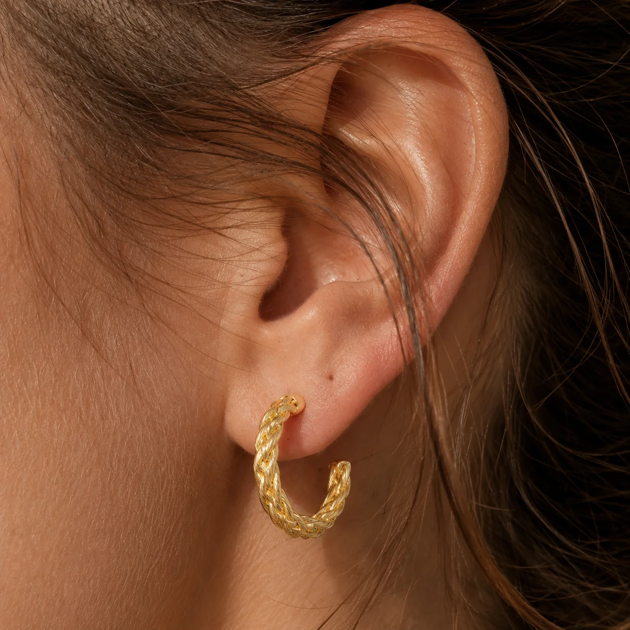 VKVVA Tone Braided Twisted Rope Texture C Huggie Hoop Earrings,Niche Minimalist Fresh Fashion Ear Jewelry for Her Daily Wear
