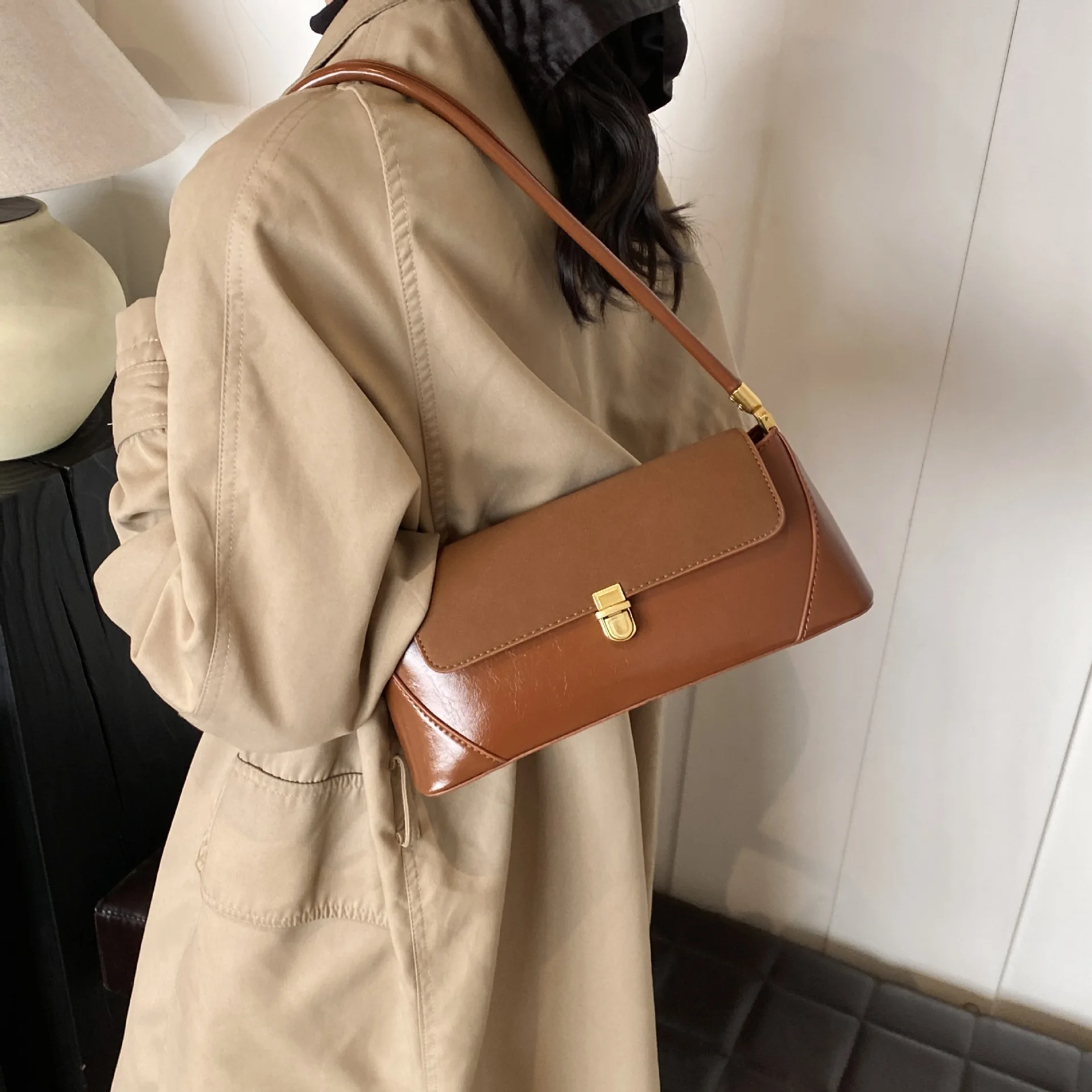 Senior Sense Retro Underarm Bag Fashion Temperament Baguette Bag Women New Autumn And Winter Handheld Versatile Shoulder Bag