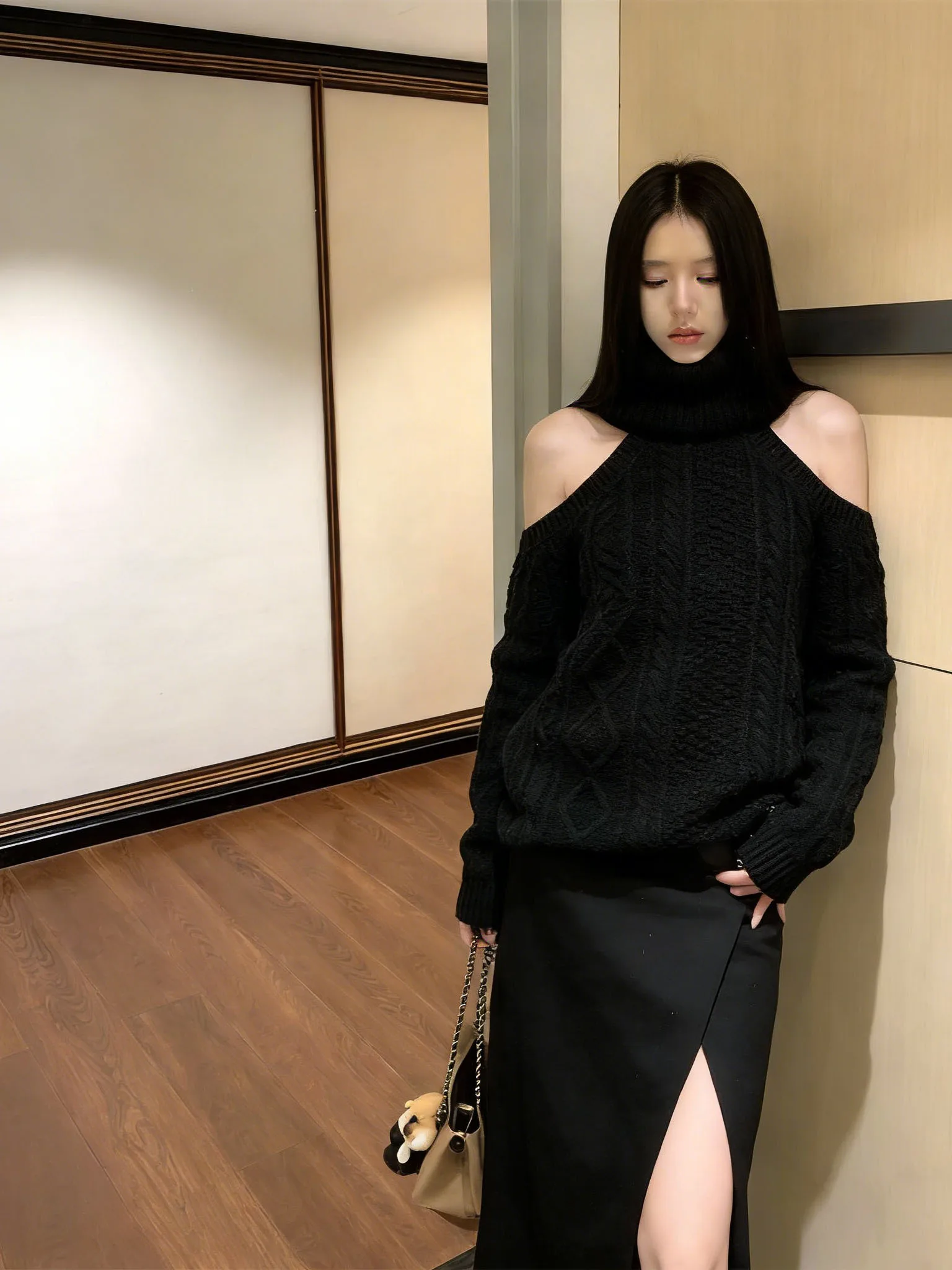 

Женский вязаный свитер с открытыми плечами и высоким воротом, свободный крой, стройнящий силуэт, удобная верхняя одежда, элегантный дизайн