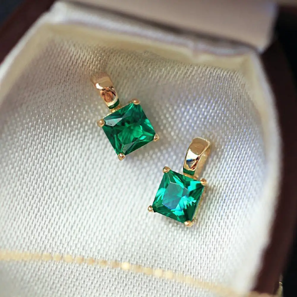 GOLDtutu Grilgold 9K Gold French Retro Fine Emerald Zircon Small Box Charm, kj280