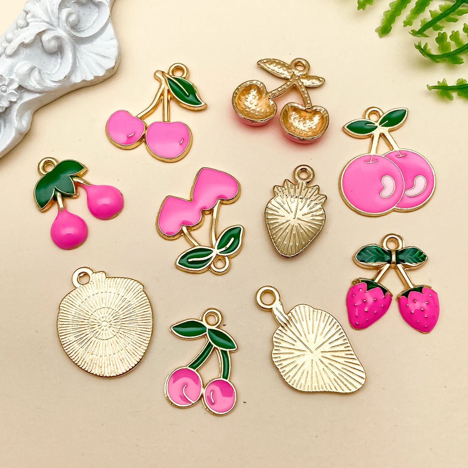 10pcs Alloy Drop Oil 3D Small Strawberry Fruit Charms Pendants For Jewelry DIY Bracelet Womens Earrings Decorative Accessories view 3